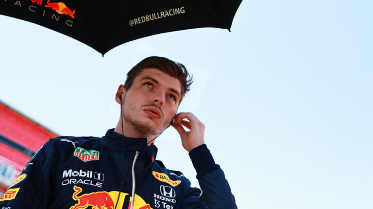 Read more about the article Max Verstappen: „Femeile au șanse destul de mici să ajungă în F1. Numărul celor care se implică în motorsport este unul scăzut.”