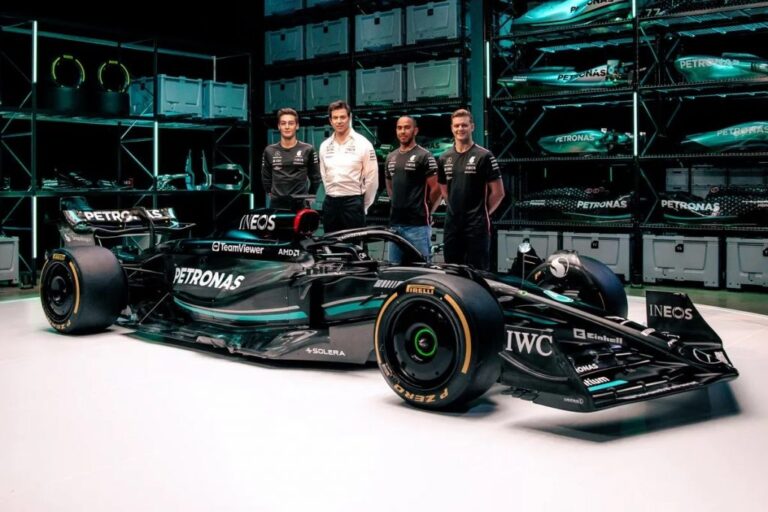 Read more about the article Toto Wolff: „Noul monopost Mercedes (W15) se simte ca o mașină normală pentru prima dată în ultimii 2 ani.”