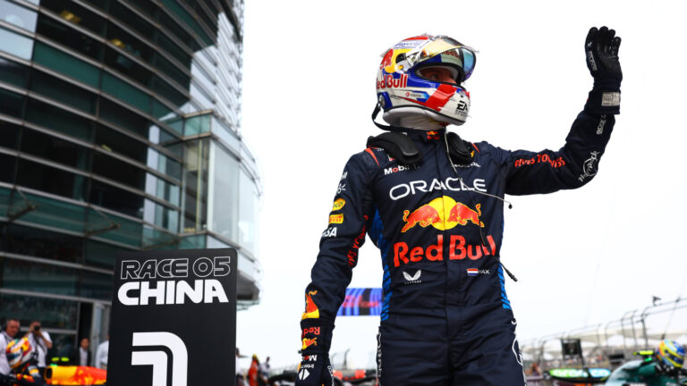 Read more about the article MP al Chinei, Calificări: Pole-position pentru Max Verstappen! Lewis Hamilton, doar pe locul 18. Alonso, o nouă performanță remarcabilă.