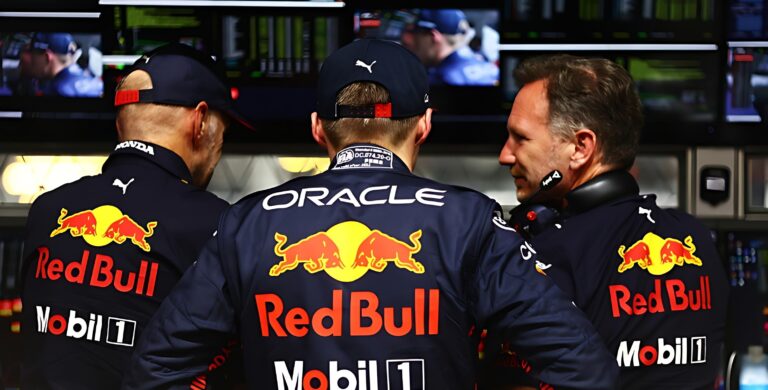 Read more about the article Red Bull pierde 25% din bugetul alocat dezvoltării monopostului din cauza daunelor provocate de Perez și Verstappen.