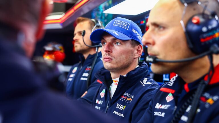 Read more about the article Verstappen admite că Red Bull este pur și simplu „prea lent”, în timp ce eroul local încheie antrenamentele de vineri la Zandvoort căutând răspunsuri