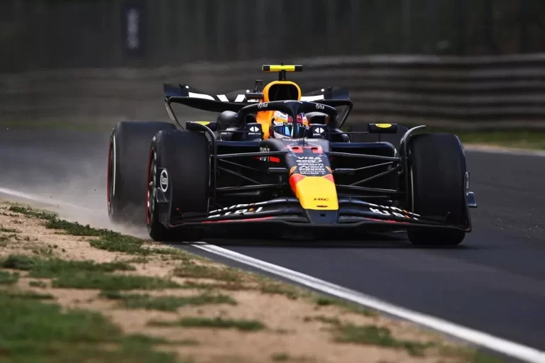 Read more about the article Lipsa lui Newey? Un design prea complex? Ce a transformat mașina Red Bull din Formula 1 într-un „monstru”?