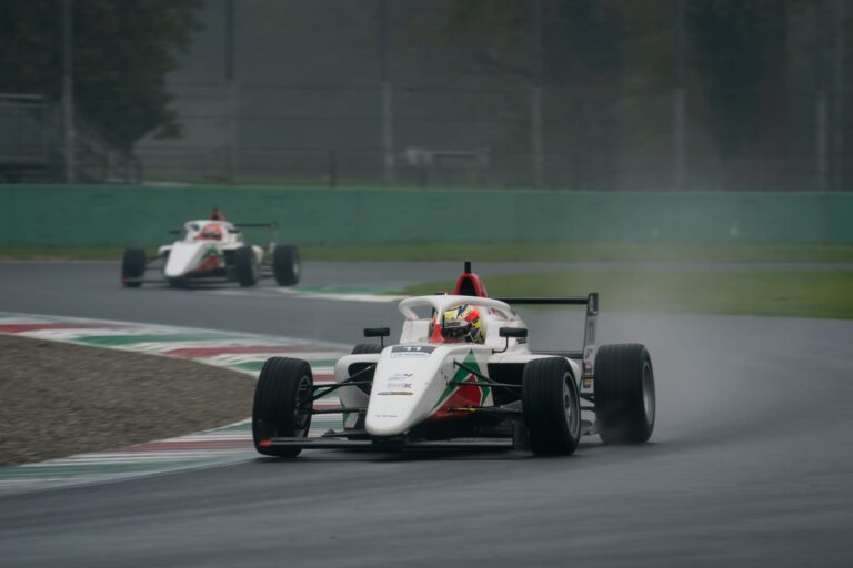 Read more about the article Luca Viișoreanu, Andrei Dună și Real Racing prezenți la ultima etapă din Italian F4 Championship