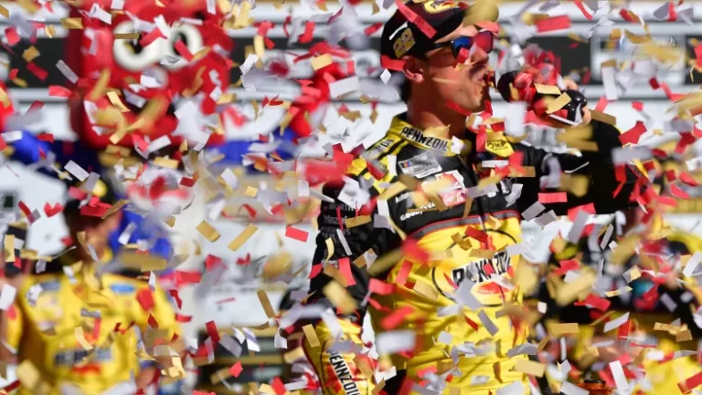 Read more about the article NASCAR Cup Series – Dublul Campion Joey Logano își asigură un loc în Championship 4 cu victoria de la Las Vegas