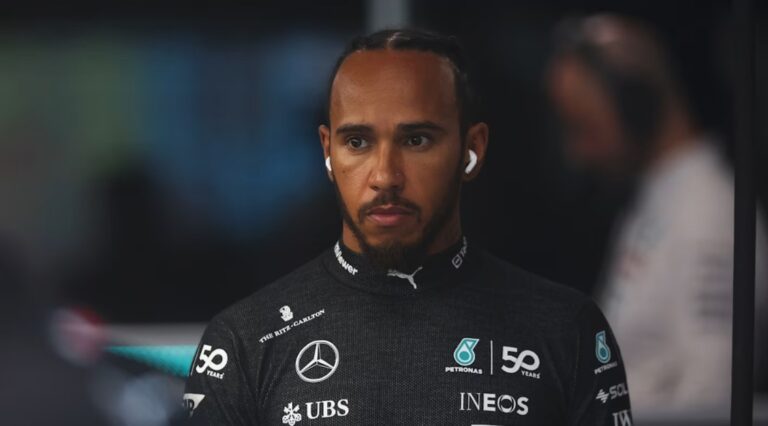 Read more about the article Hamilton: „Poate fi atât de frustrant” – Britanicul compară dificultățile echipei Mercedes din ultimele sezoane cu „jocul de golf”