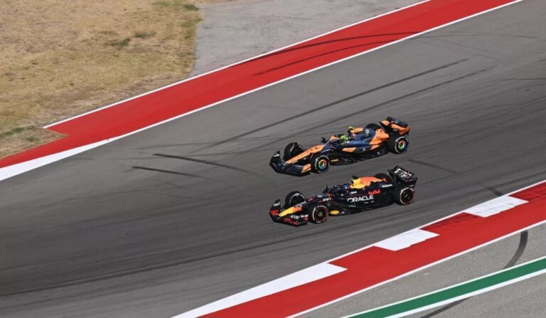 Read more about the article De ce McLaren nu i-a cerut lui Norris să-i cedeze poziția lui Verstappen: o interpretare greșită a incidentului de la Austin