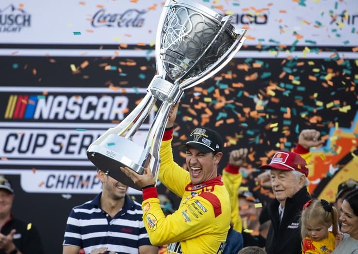 NASCAR Cup Series : Joey Logano a câștigat cursa și al treilea titlu la Phoenix după ce a întâmpinat probleme majore