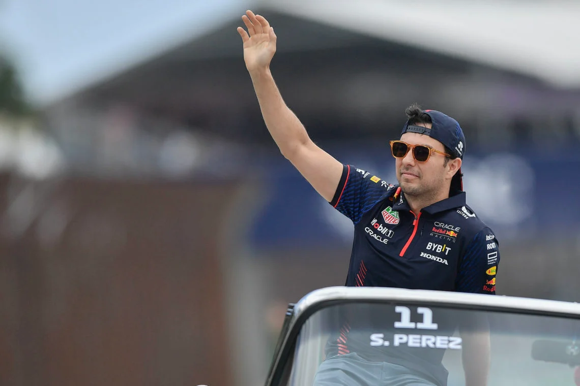 You are currently viewing F1 – Sergio Perez va părăsi Red Bull Racing după Abu Dhabi, dar Colapinto nu îl va înlocui pe pilotul mexican