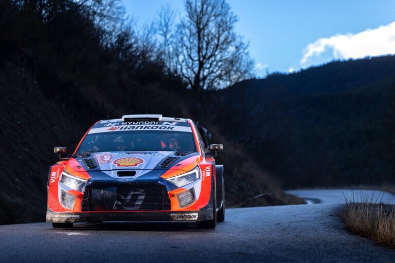 Read more about the article Hyundai Motorsport a început sezonul cu o clasare pe podium în Raliul Monte-Carlo