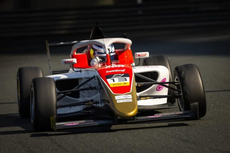 Read more about the article David Cosma Cristofor, prezent la etapa 2 din Formula 4 Middle East