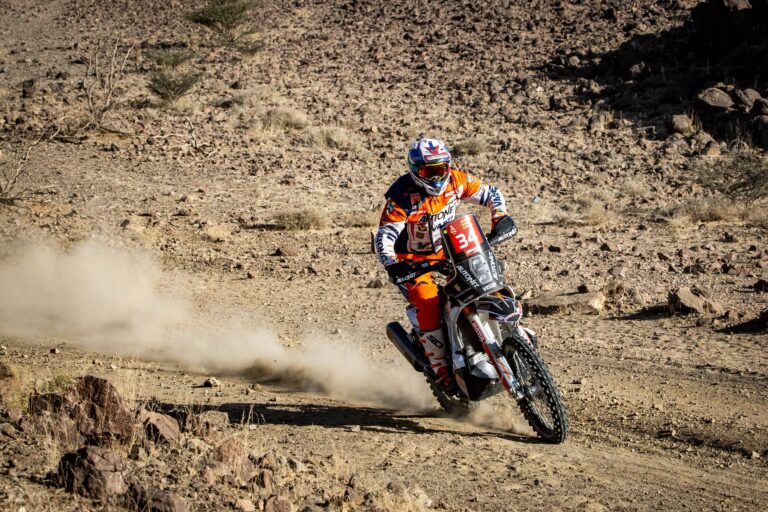 Read more about the article Mani Gyenes încheie Stage 1 în Raliul Dakar