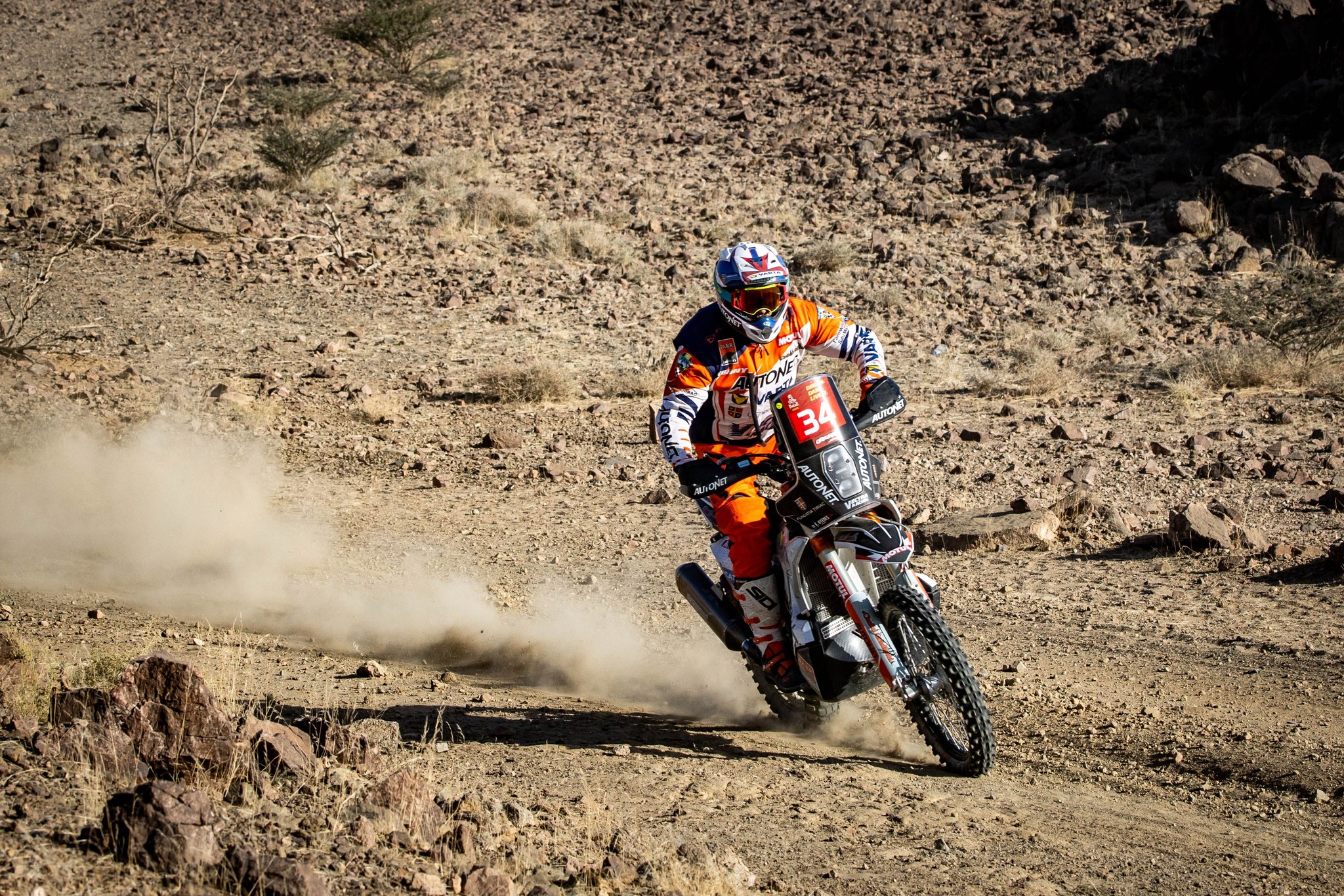 You are currently viewing Mani Gyenes încheie Stage 1 în Raliul Dakar