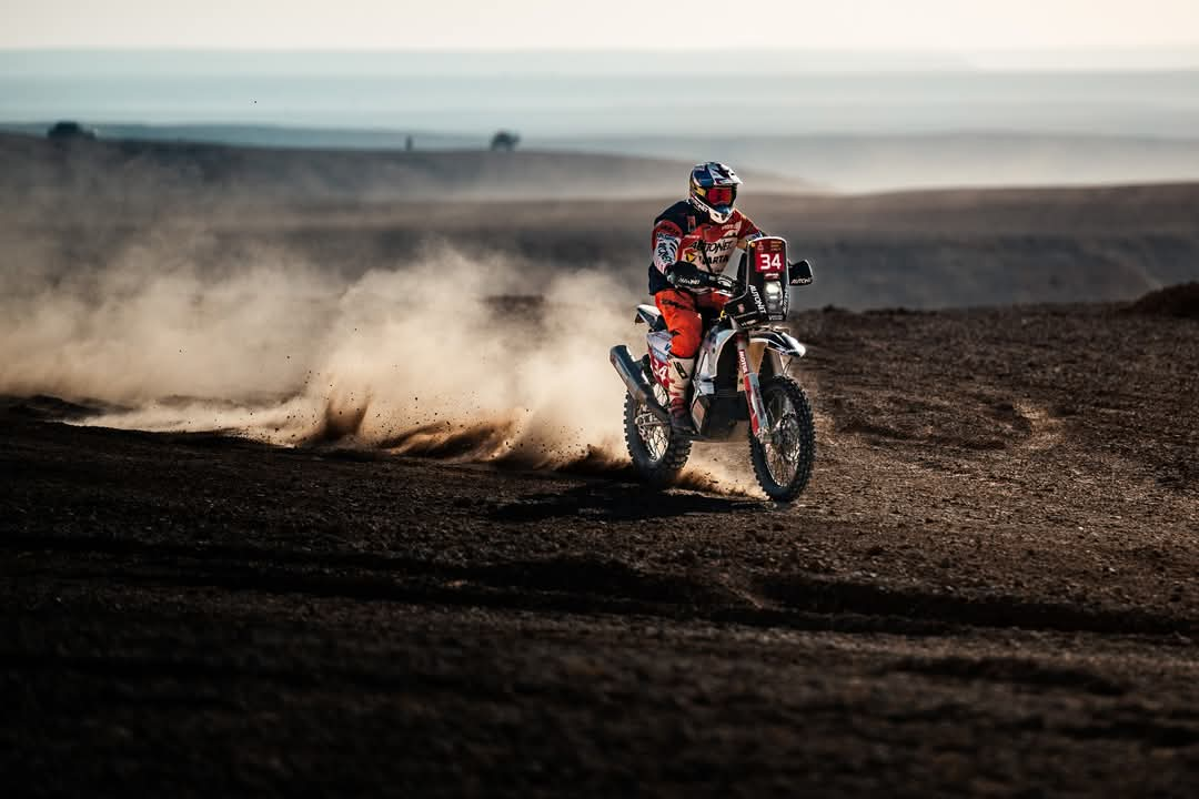 Read more about the article Mani Gyenes încheie Stage 10 în Raliul Dakar