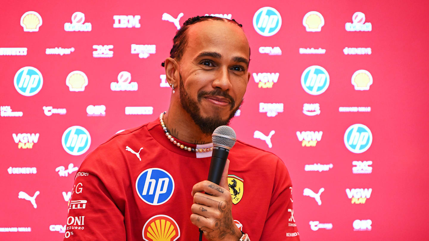 You are currently viewing Lewis Hamilton, încântat de noul său început la Ferrari: „Totul a decurs perfect”