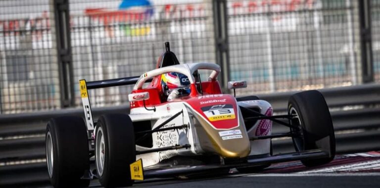 Read more about the article David Cosma Cristofor a participat în etapa a patra din Formula 4 Middle East