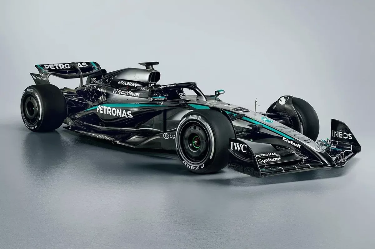 Read more about the article Mercedes dezvăluie noul monopost W16 pentru sezonul 2025 de Formula 1